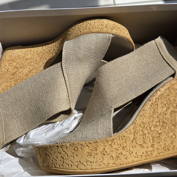 Women's Cork Wedge Sandals - Picture 3 of 5
